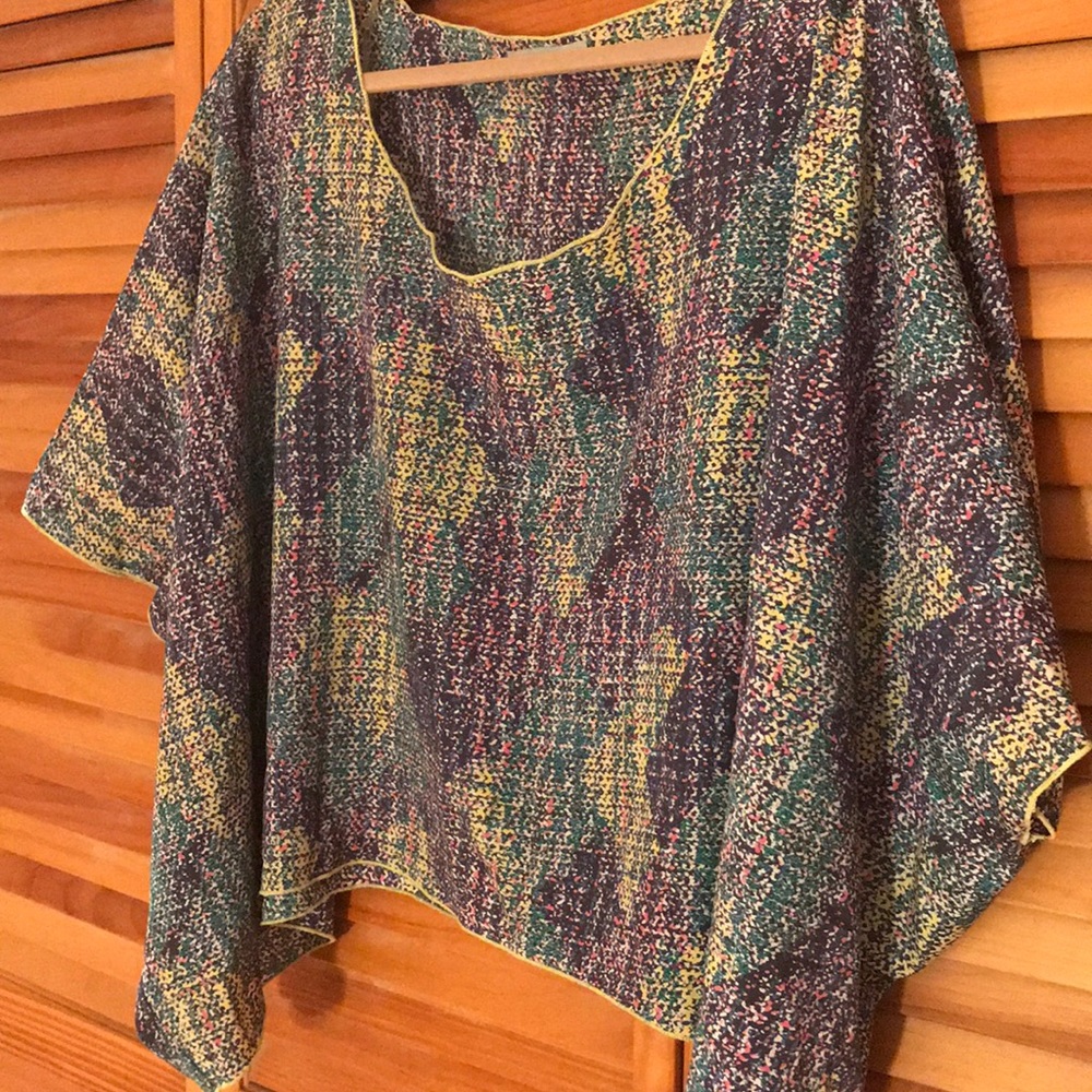 ⚜️Multi-Color Patterned Oversized Crop Top! - Picture 2 of 6